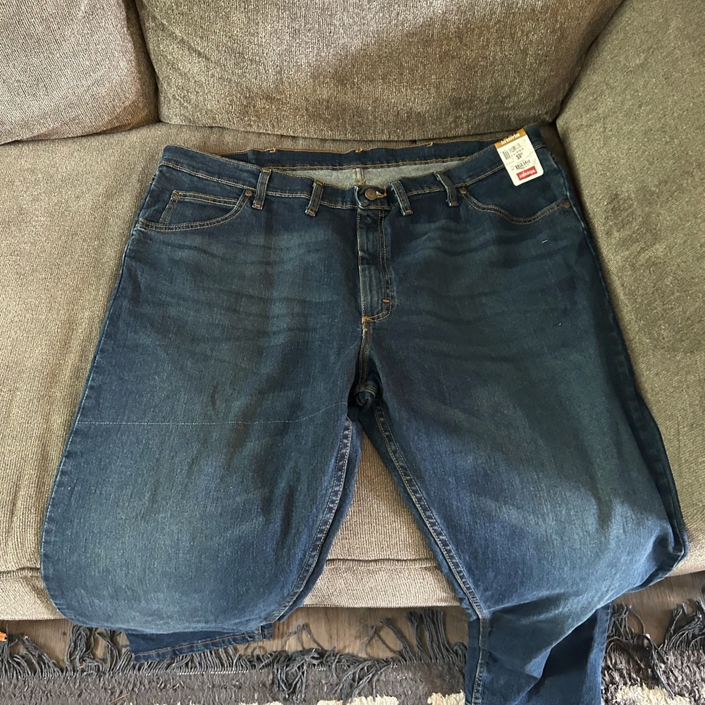 44x30 NWT wrangler jeans relaxed fit